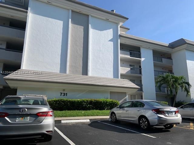 Foto del edificio - 731 N Pine Island Rd