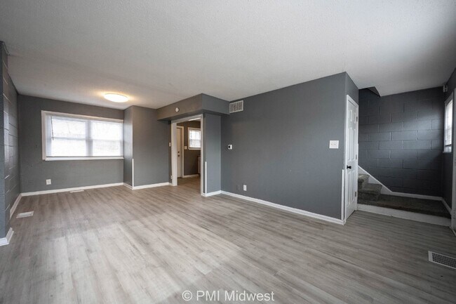 Foto del edificio - Cozy 2 Bedroom Apartment in Indianapolis w...
