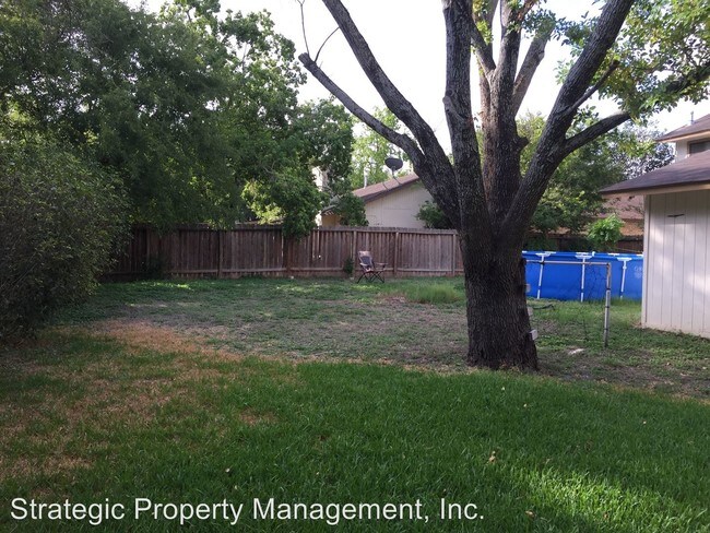 Building Photo - 2703 Red Tree St