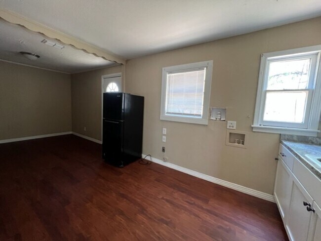 Foto del edificio - 1349 Graham St