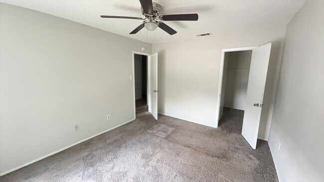 Foto del edificio - 4504 Hunt Cir