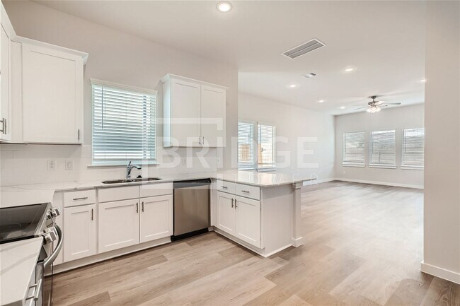 Foto del edificio - 6447 Pne Hts Dr