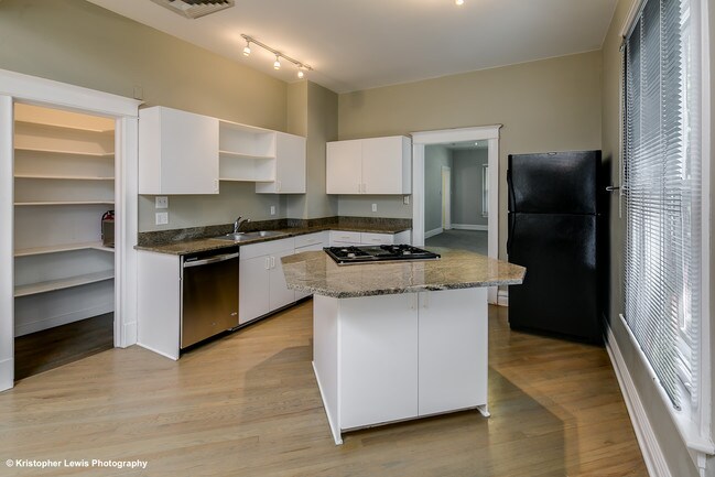 Foto del edificio - 245 S Corona St