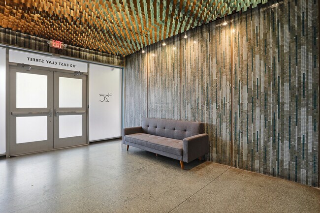 Foto del edificio - 112 E Clay St