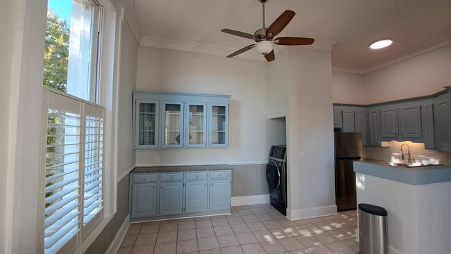 Kitchen and dining room - 101 E Broad St