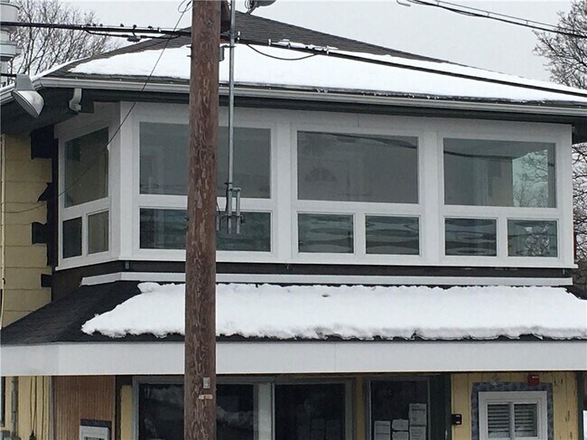 Building Photo - 1037 Cass Ave
