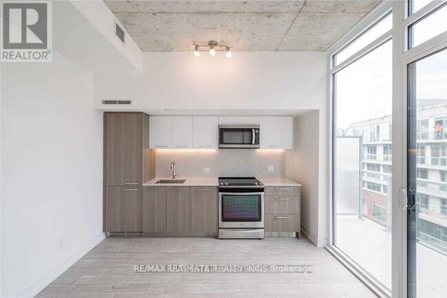 Building Photo - 15 Baseball Pl