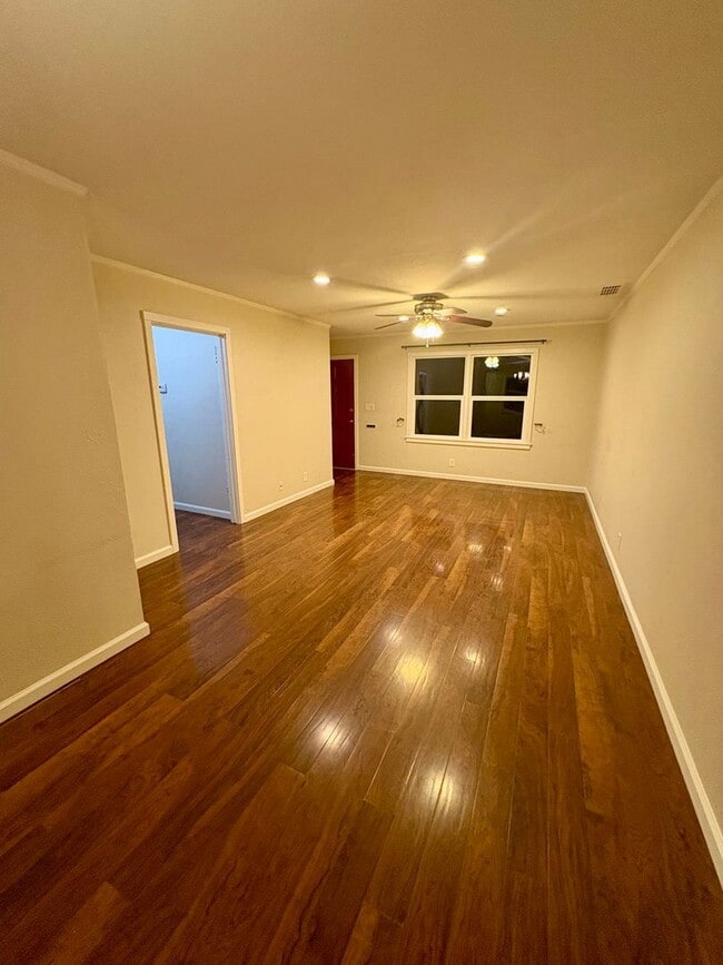 Foto del edificio - 3bed/2bath Home in Land Park