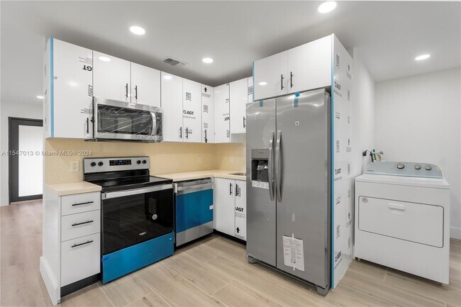Building Photo - 14503 NE 14th Ave # LH