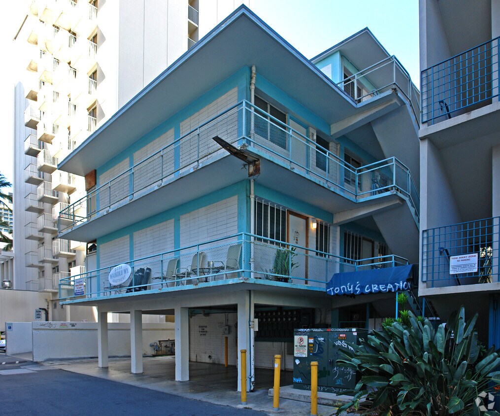 Building Photo - Waikolu Way Apartments