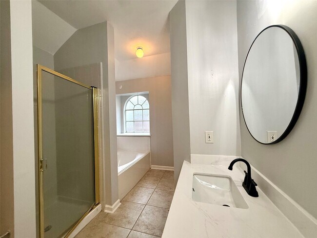 Foto del edificio - 5223 Mountain Forest Dr