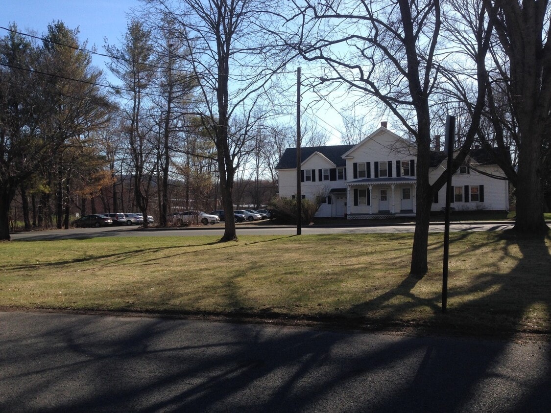 Photo - 36 S East St (Amherst, MA)