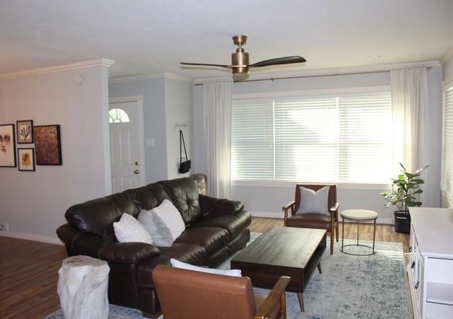 Foto del edificio - 8011 Lorrie Dr