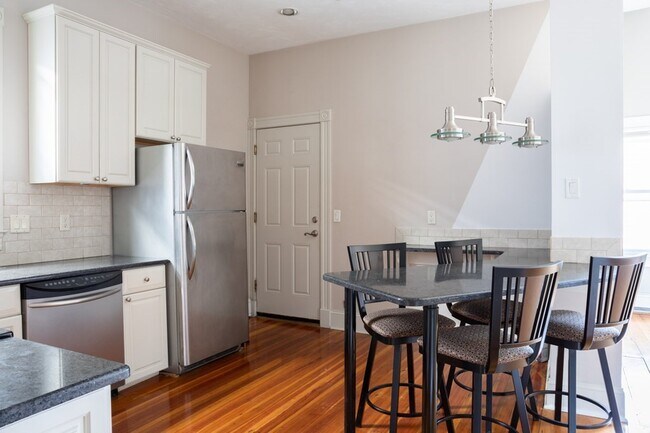 Building Photo - 1623 Tremont St