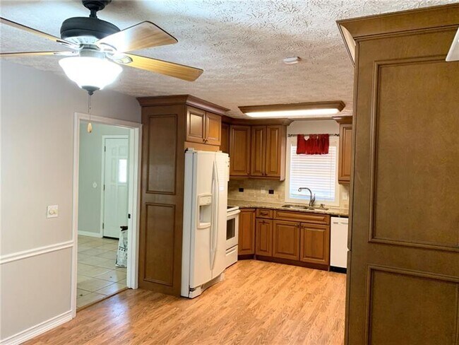Building Photo - 155 Trickum Hills Dr