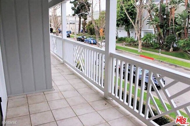 Building Photo - 3 br, 2 bath Condo - 402 S Canon Dr # A