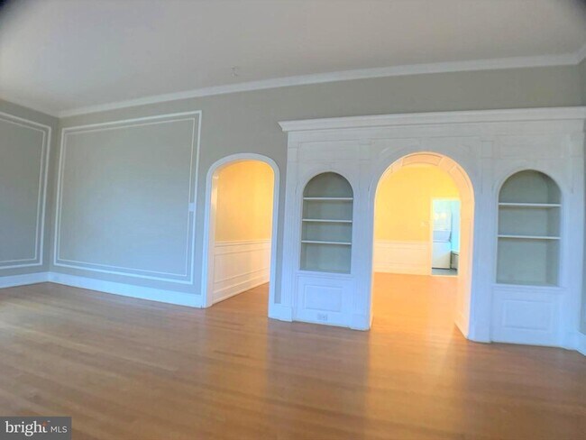 Foto del edificio - 2 E Montgomery Ave