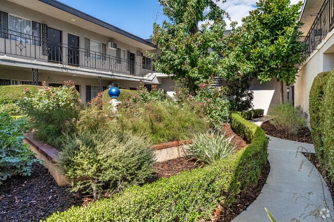 Alternar - Magnolia Apartments