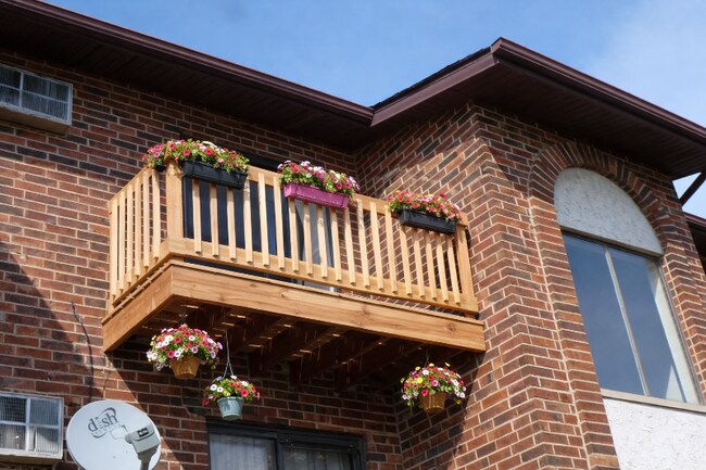 Foto del edificio - 1851 N Green Ln N