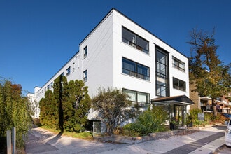 Building Photo - 140 Kingston Road