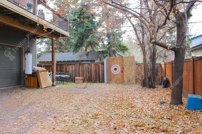 Building Photo - Spacious 3 BR w/ all wood floors and great...