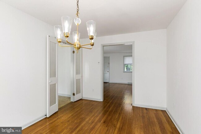 Foto del edificio - 139 E 3rd St