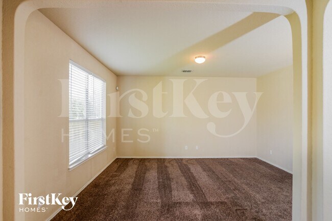 Building Photo - 12111 Karnes Way