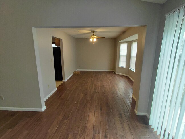 Foto del edificio - 1347 Lawndale Rd