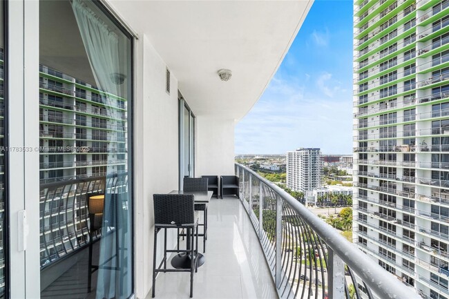 Foto del edificio - 1750 N Bayshore Dr