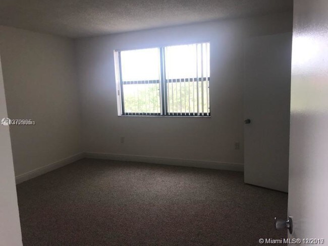 Foto del edificio - 17400 NW 68th Ave