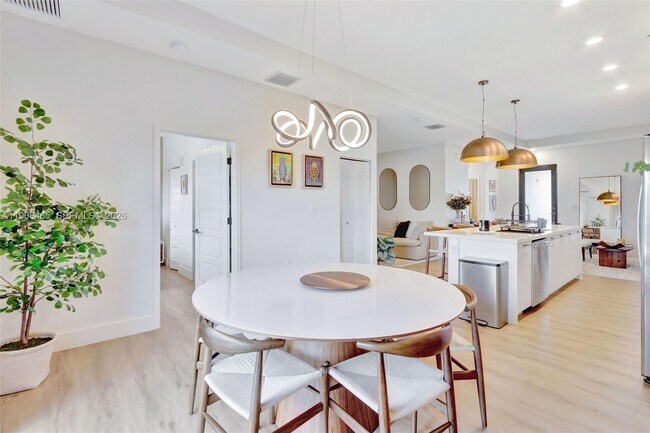 Foto del edificio - 8005 NW 104th Ave