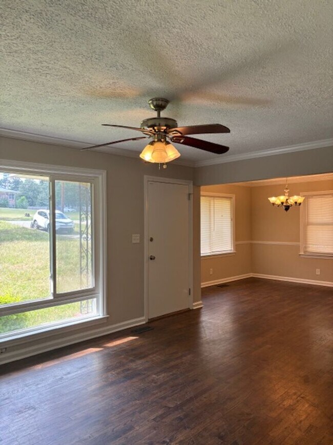 Foto del edificio - Welcome to this charming 3-bedroom, 1-bathroom home located in the city of Columbus, GA.