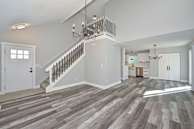 Foto del edificio - BEAUTIFUL REMODELED home in Chaparral Ridge!