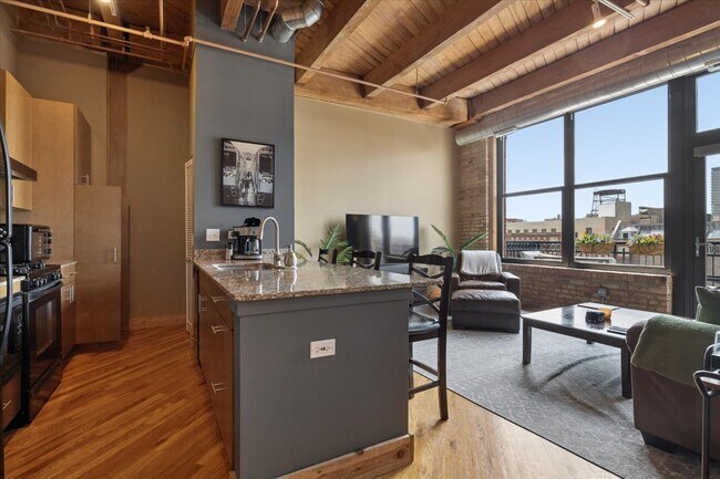 Foto del edificio - 1040 W Adams St