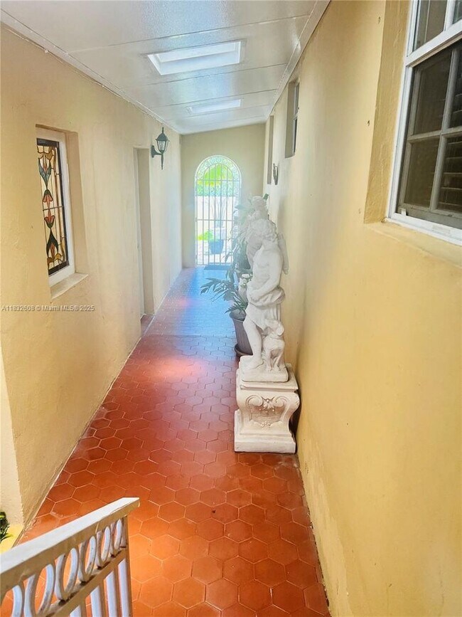 Foto del edificio - 2424 SW 18th Ave