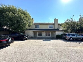 Building Photo - 2203 Creekside Ln