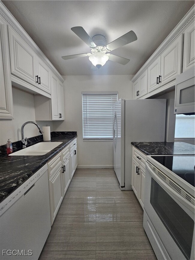 Foto del edificio - 702 Joel Blvd