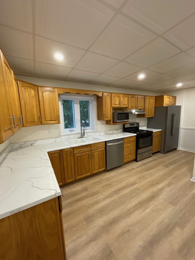 Kitchen - 281 Hamlet St