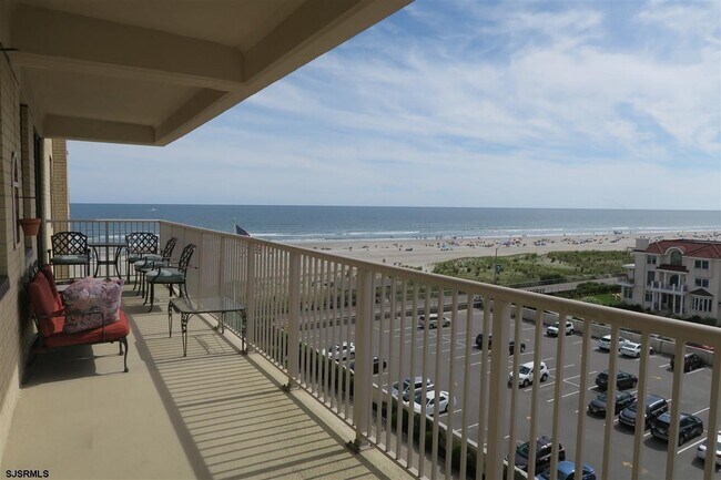 Building Photo - 5000 Boardwalk