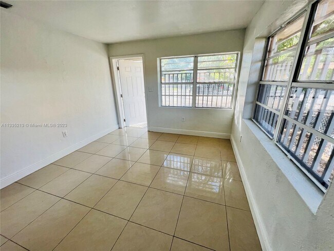 Foto del edificio - 5545 NW 3rd Ave