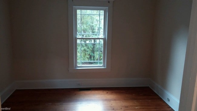 Building Photo - 633 Concord Rd