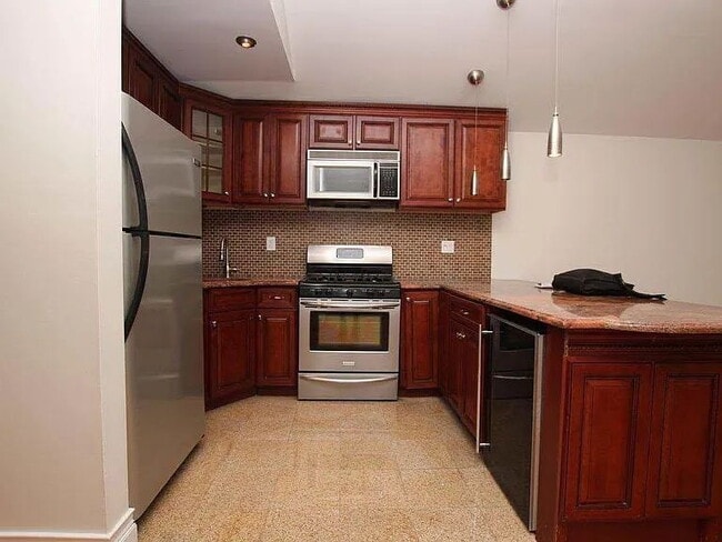 Photo - 319 Winthrop St Apartment