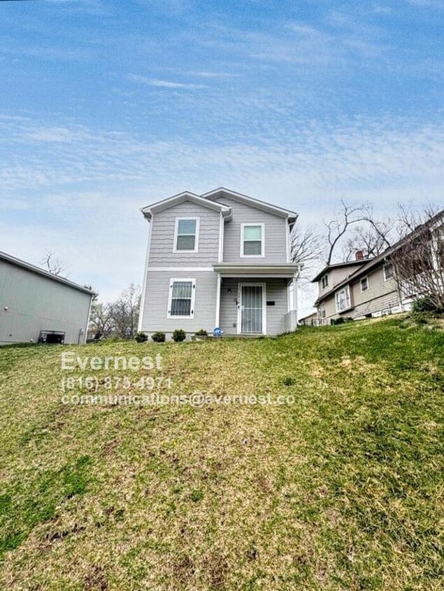 Primary Photo - Lovely 3-Bedroom Home in a Quiet Kansas Ci...
