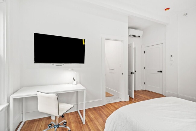 Building Photo - 18 Benedict St
