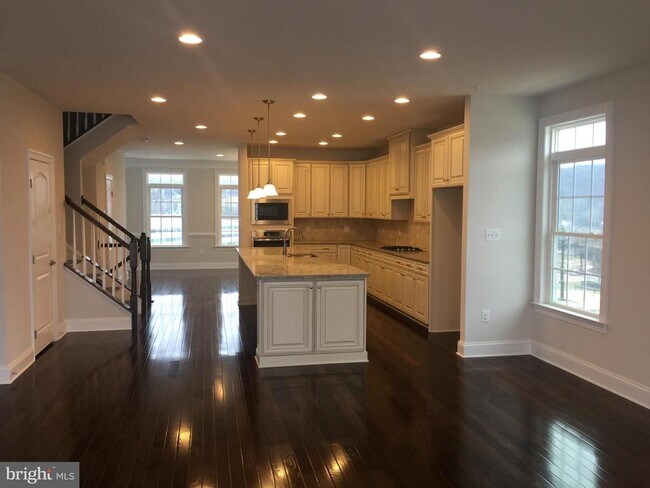 Foto del edificio - 401 Gladstone Ct