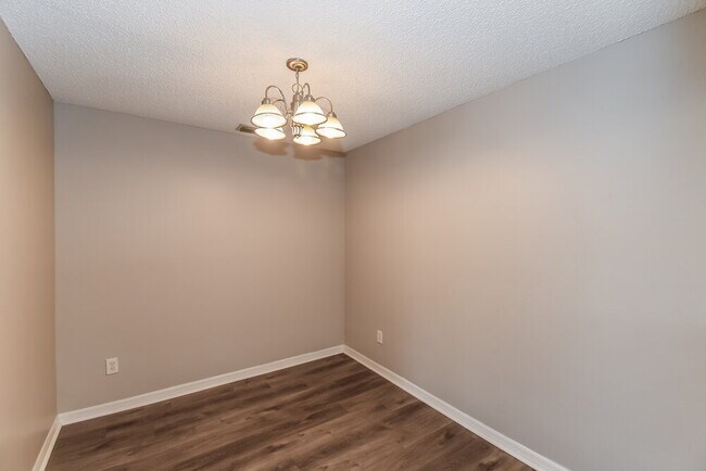 Building Photo - 2643 Pinewood Blvd E