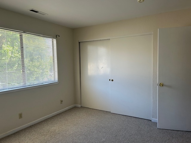 Building Photo - 237 Green Meadow Dr