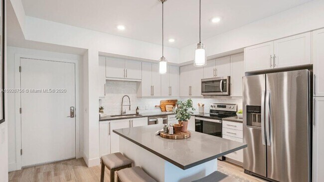 Foto del edificio - 8580 NW 102nd Ave