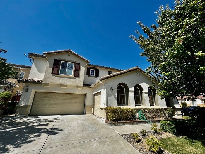 Primary Photo - MOVE IN SPECIAL!! Beautiful 5 bedroom 3 ba...