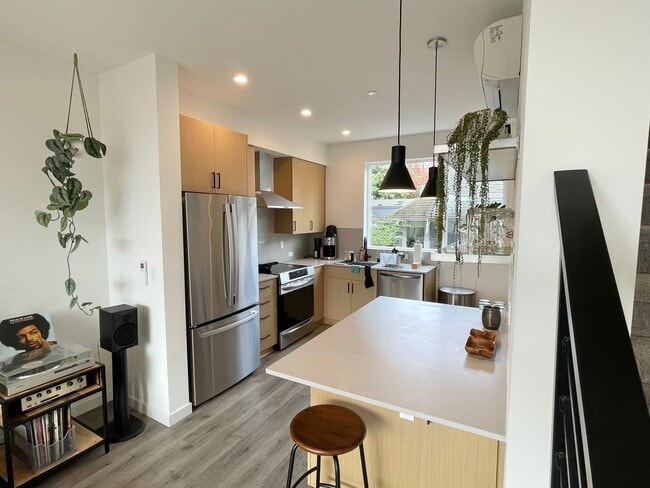 Building Photo - 4-Star Green Built 3-bed, 2 bath Modern Townhome with Views!